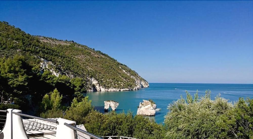BAIA DEI FARAGLIONI LUXURY BEACH RESORT