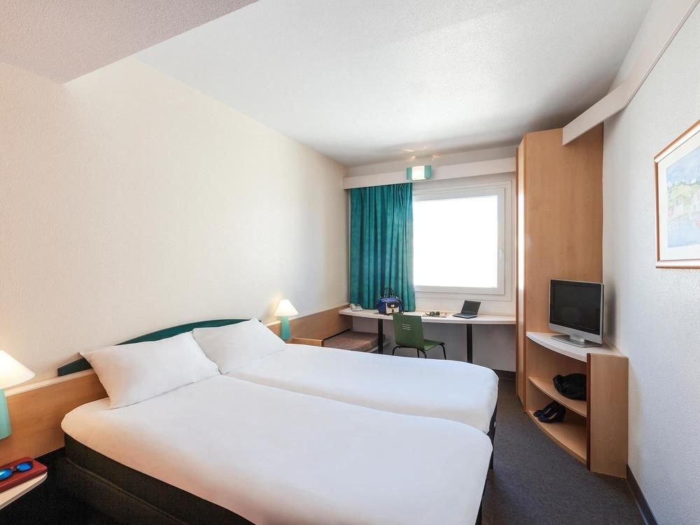 IBIS ELCHE photo 1