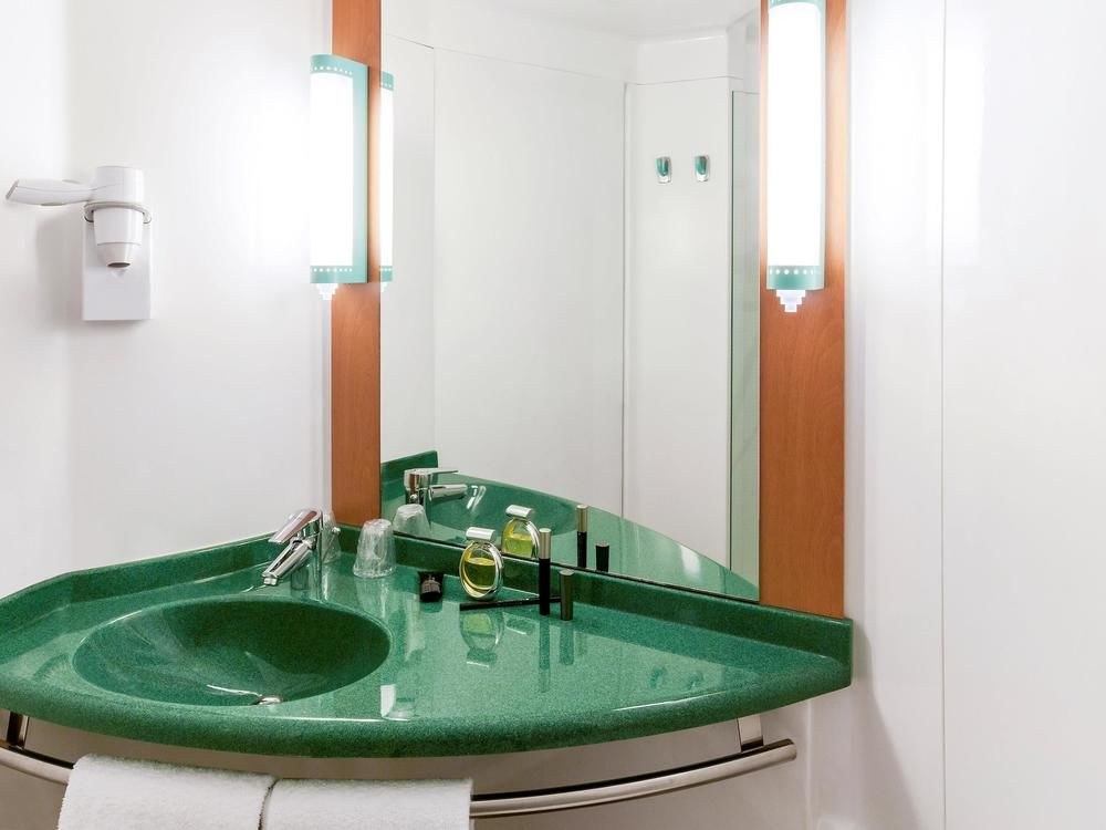 IBIS ELCHE photo 2