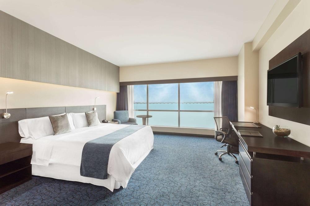 Wyndham Guayaquil Puerto Santa Ana photo 4