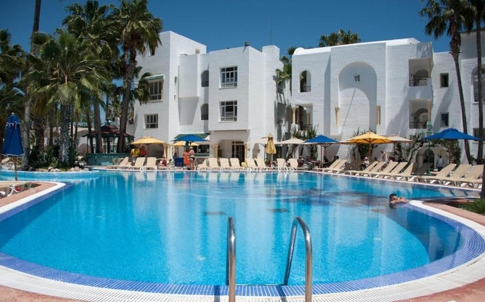 NESRINE HAMMAMET photo 4