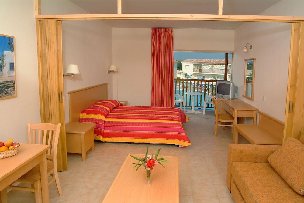 TSOKKOS PARADISE VILLAGE photo 2