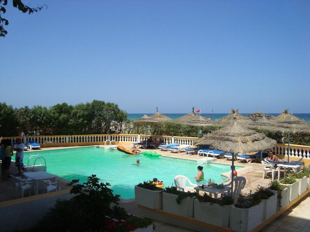 ROYAL BEACH photo 2