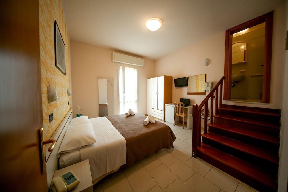 PETRARCA photo 3