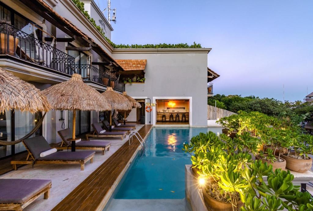 CARIBBEAN PARADISE BOUTIQUE