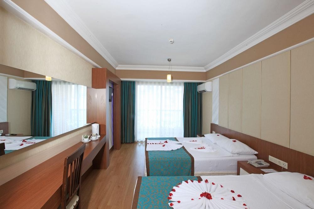 TAC PREMIER HOTEL photo 2