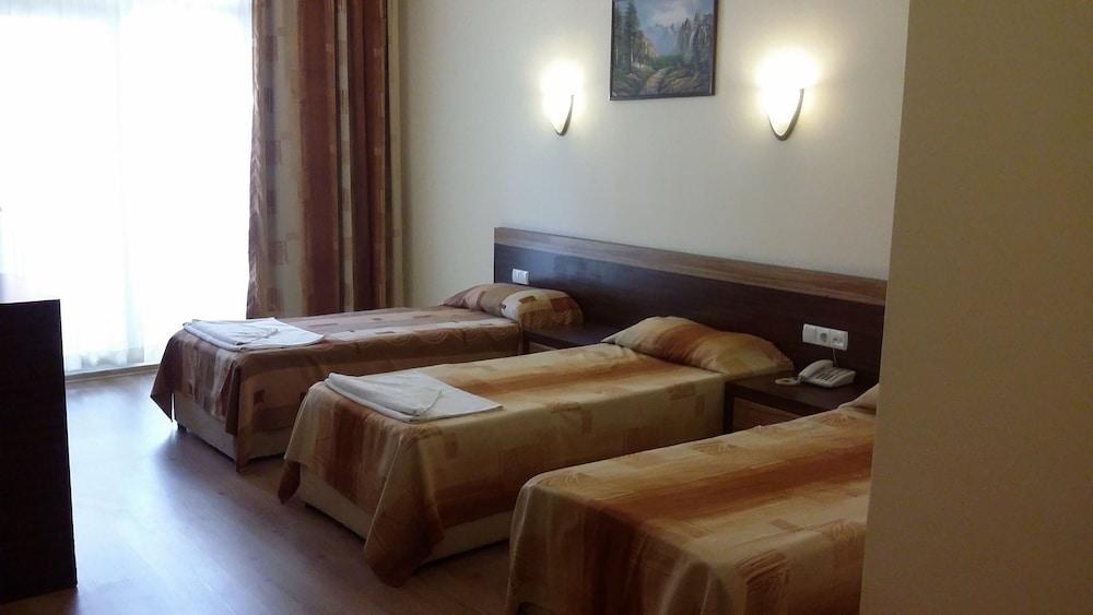 Primera Suite Hotel photo 3