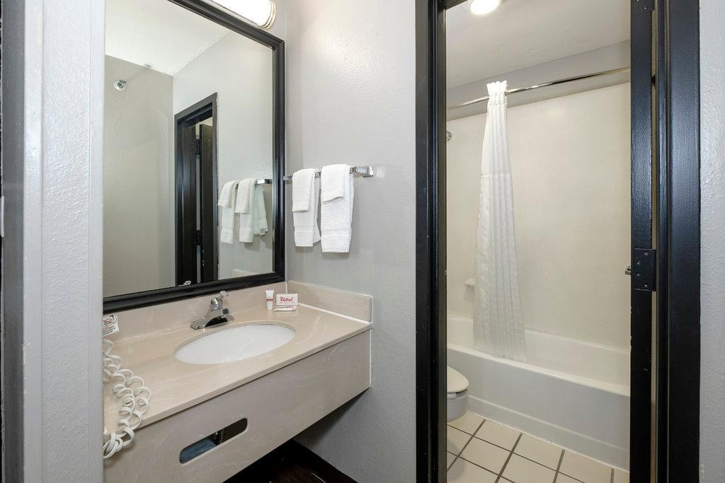 Red Roof Inn PLUS+ Orlando-Convention Center/Int'l Dr photo 3