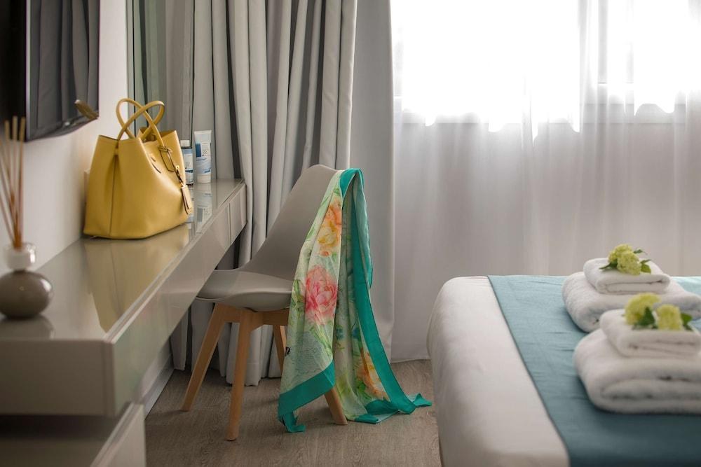 ANEMI HOTEL & SUITES photo 2