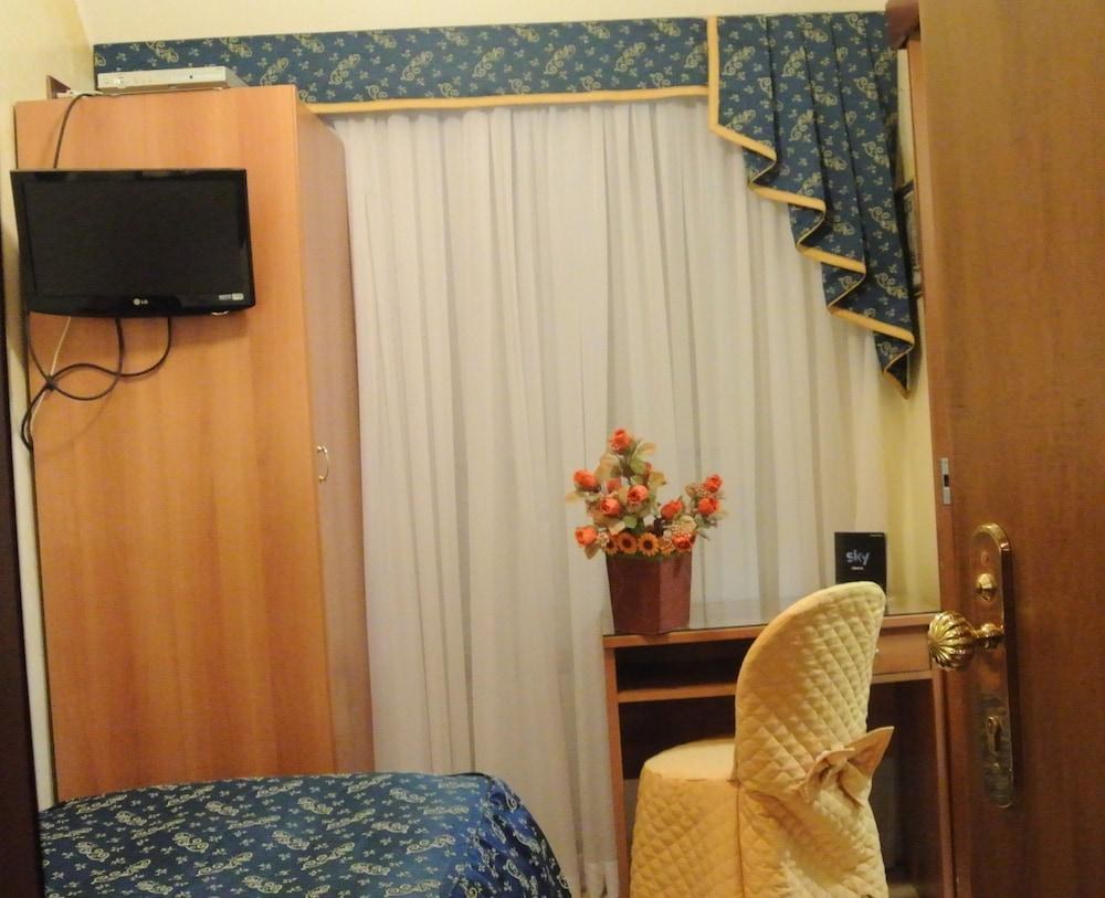 HOTEL ASSISI photo 4