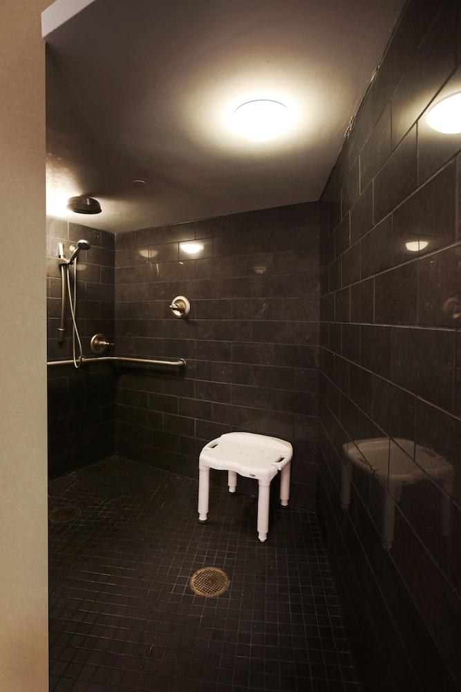 CROWNE PLAZA SYRACUSE photo 2