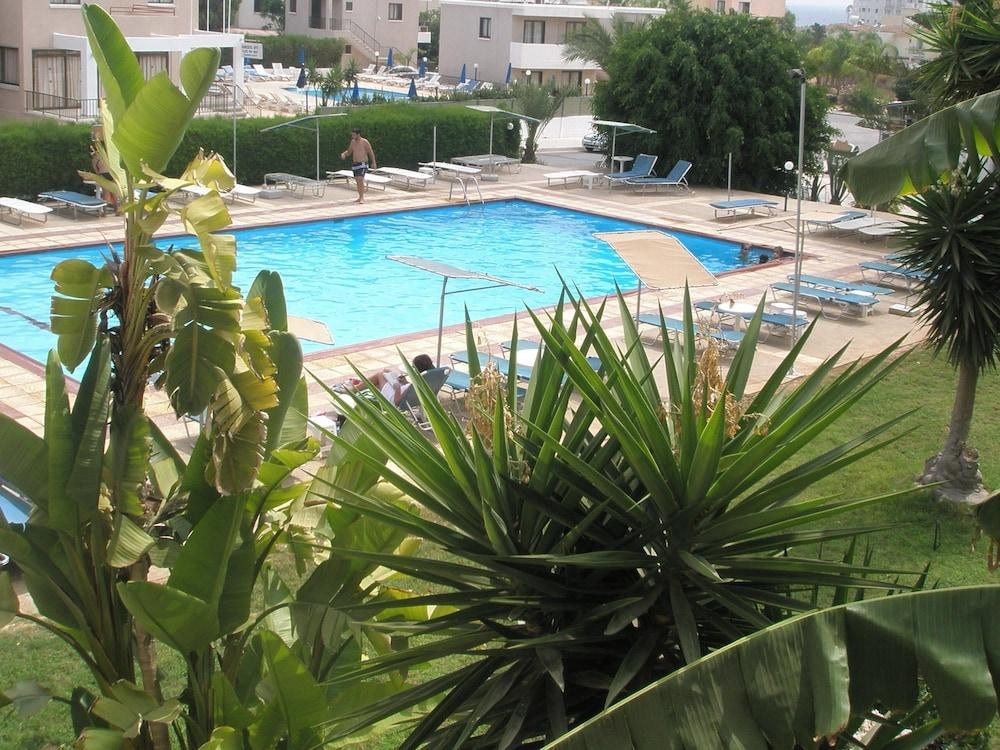 DEBBIE XENIA HOTEL APARTMENTS