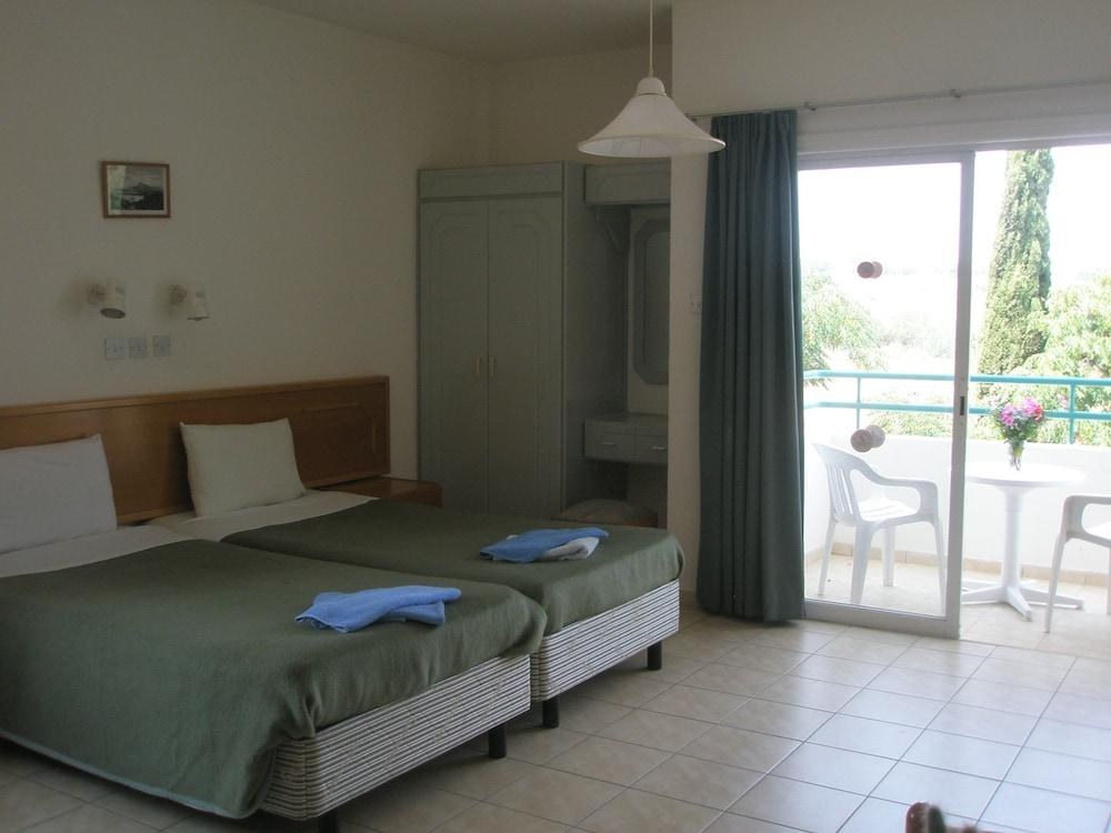 DEBBIE XENIA HOTEL APARTMENTS photo 1