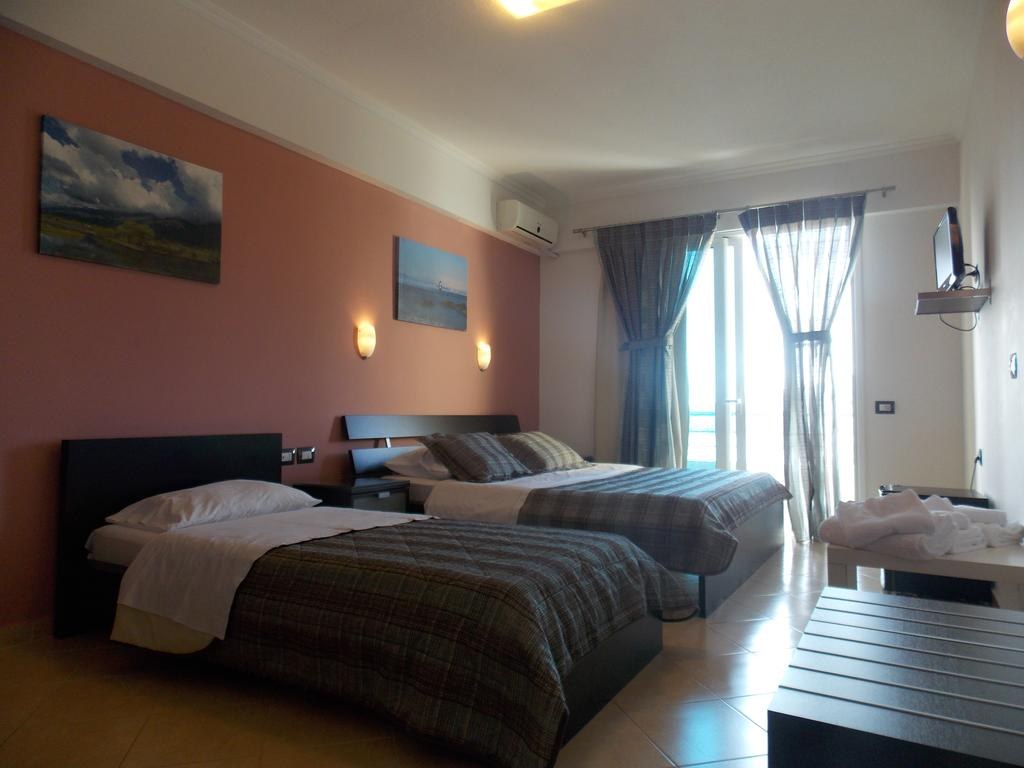 OASIS HOTEL photo 2