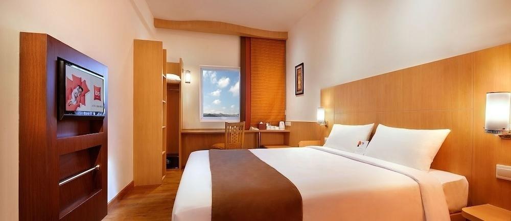 IBIS SOFIA AIRPORT photo 4