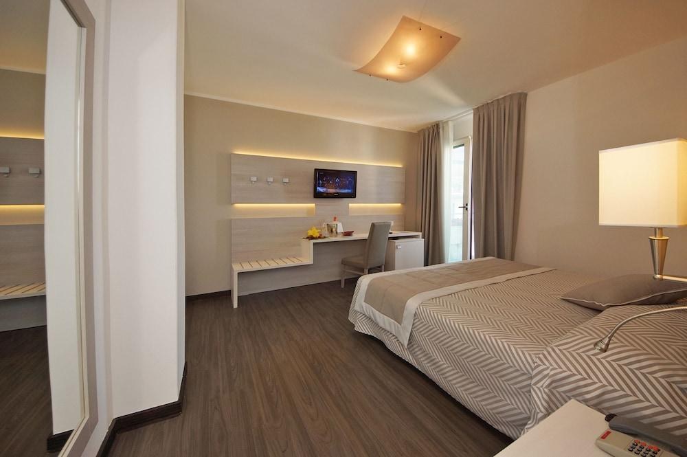 EUROPA photo 3