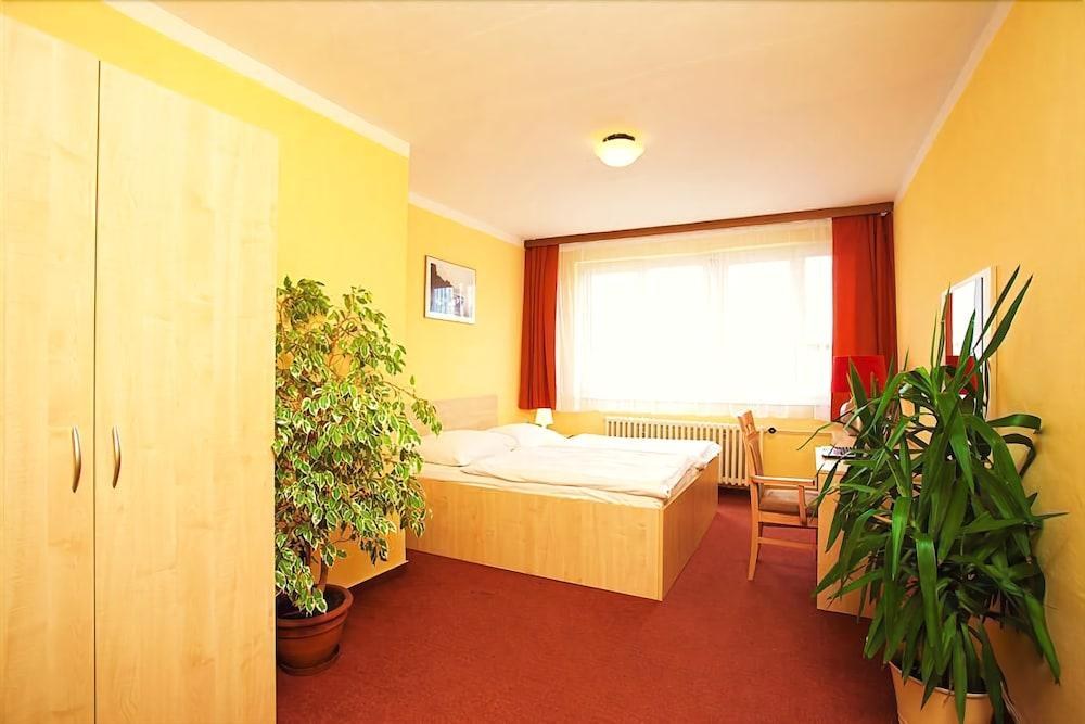 HOTEL CHARLES CENTRAL photo 4