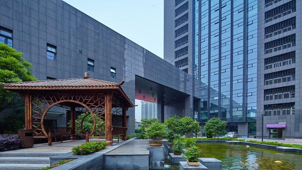HOLIDAY INN EXPRESS HANGZHOU HUANGLONG photo 2