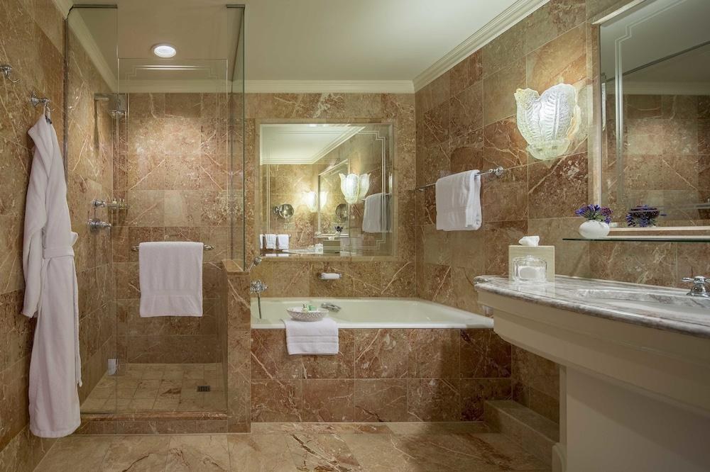 THE REGENT HOTEL photo 2