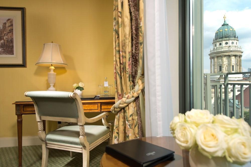 THE REGENT HOTEL photo 4