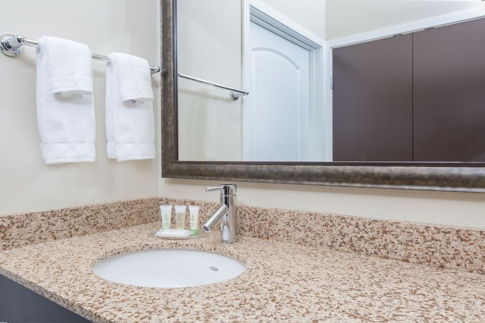 STAYBRIDGE SUITES SEATTLE - FREMONT photo 4
