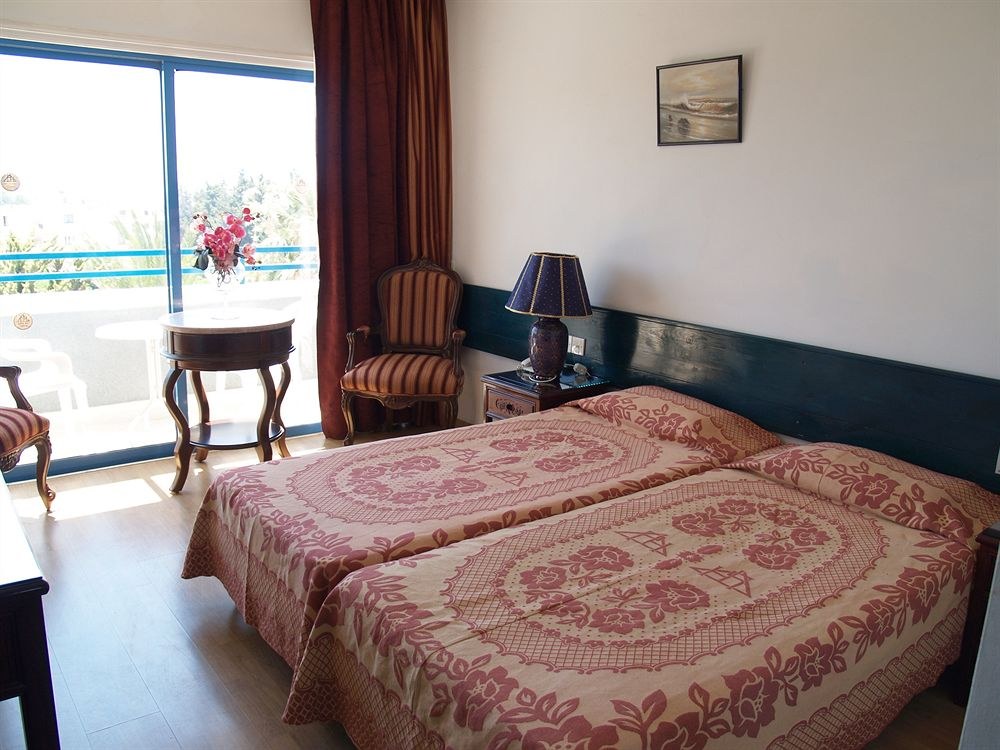 PAPHIESSA HOTEL AND APARTMENTS photo 1