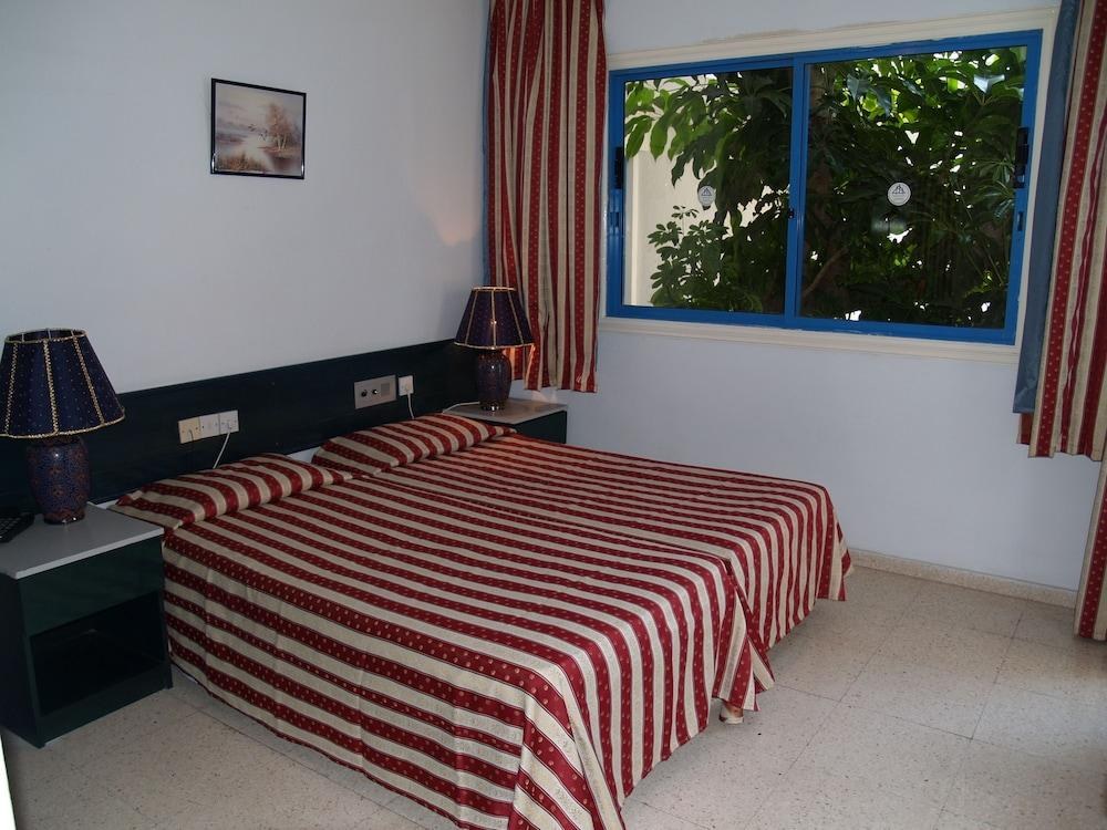 PAPHIESSA HOTEL AND APARTMENTS photo 3