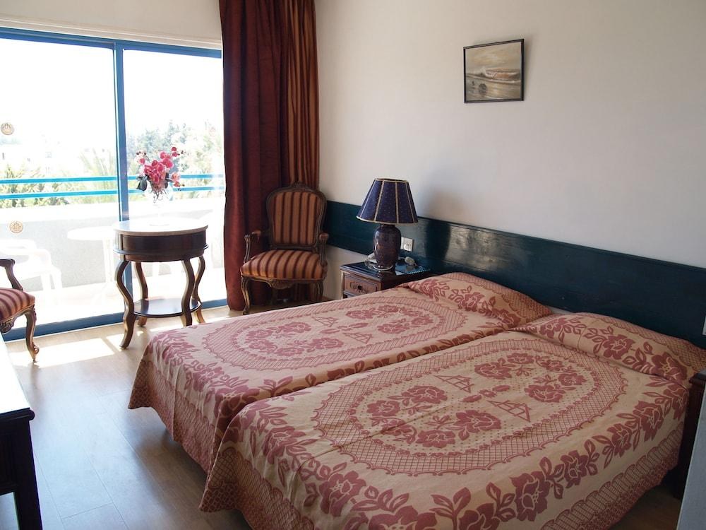 PAPHIESSA HOTEL AND APARTMENTS photo 4