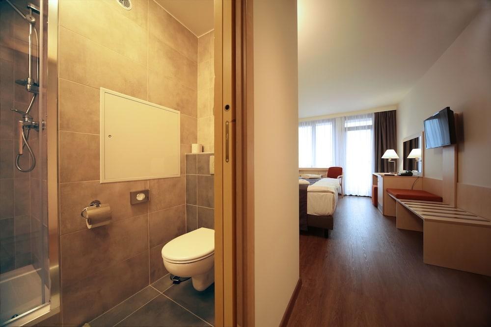 HOTEL KRYSTAL photo 2