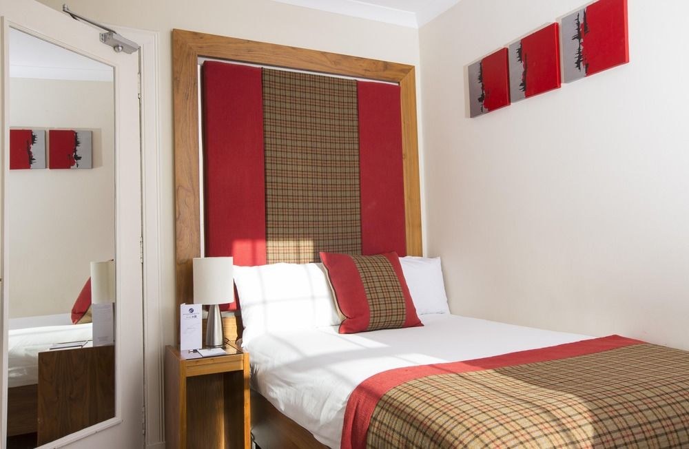 GLENMORISTON TOWN HOUSE HOTEL