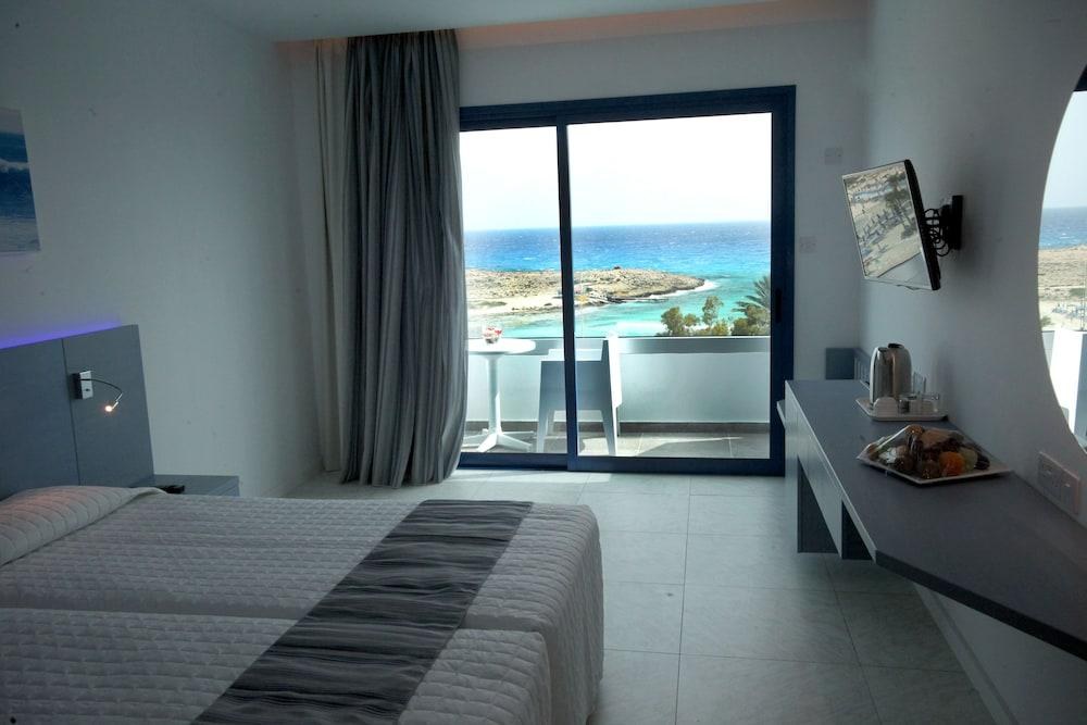 ANONYMOUS BEACH HOTEL photo 2