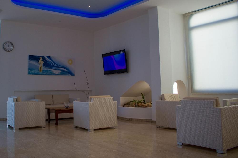 ANONYMOUS BEACH HOTEL photo 3