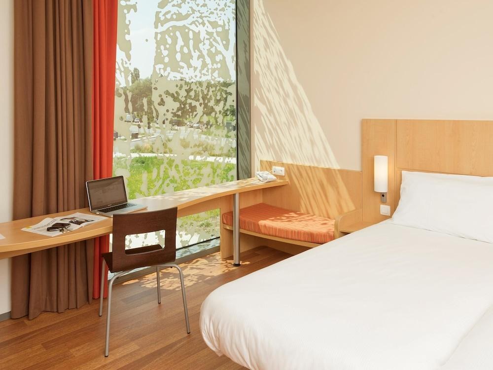 IBIS LEUVEN HEVERLEE photo 3
