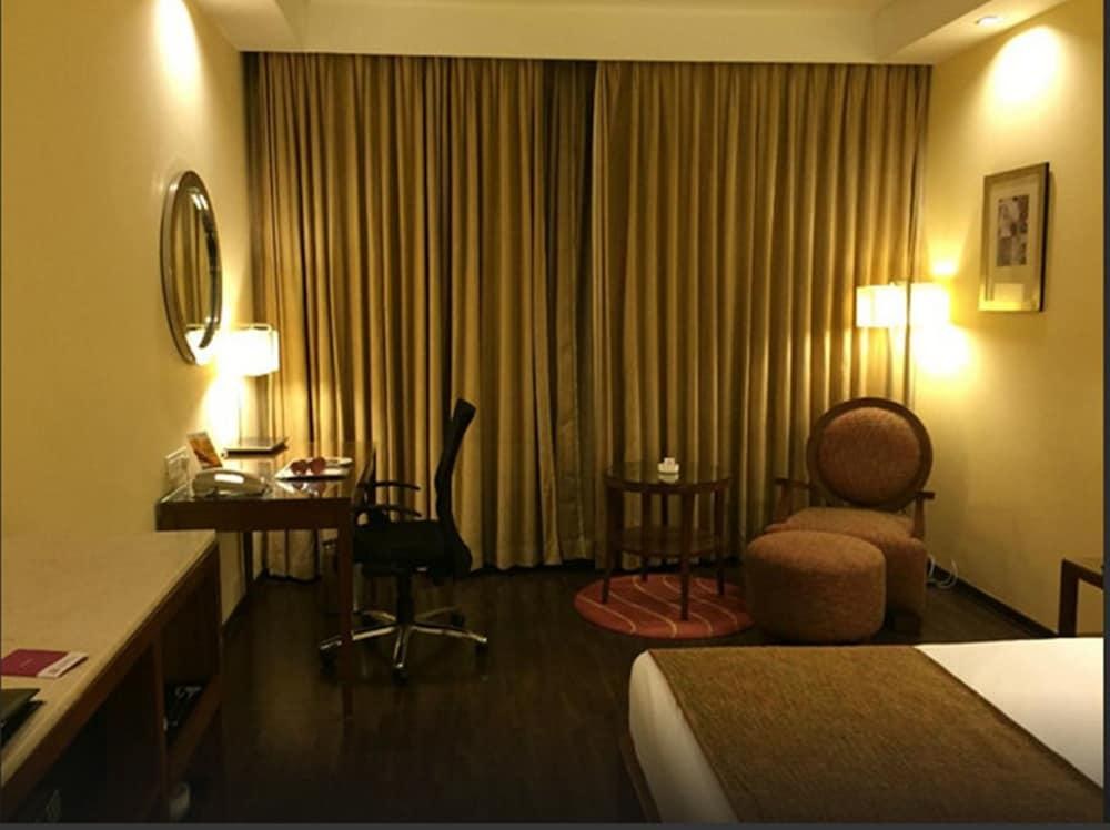 ROYAL ORCHID CENTRAL BANGALORE photo 4