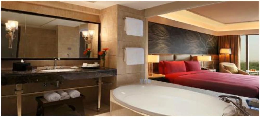 KEMPINSKI AMBIENCE photo 3