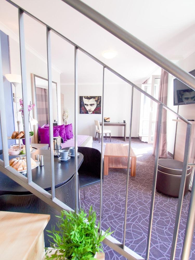 24HOURS APARTMENT HOTEL photo 2