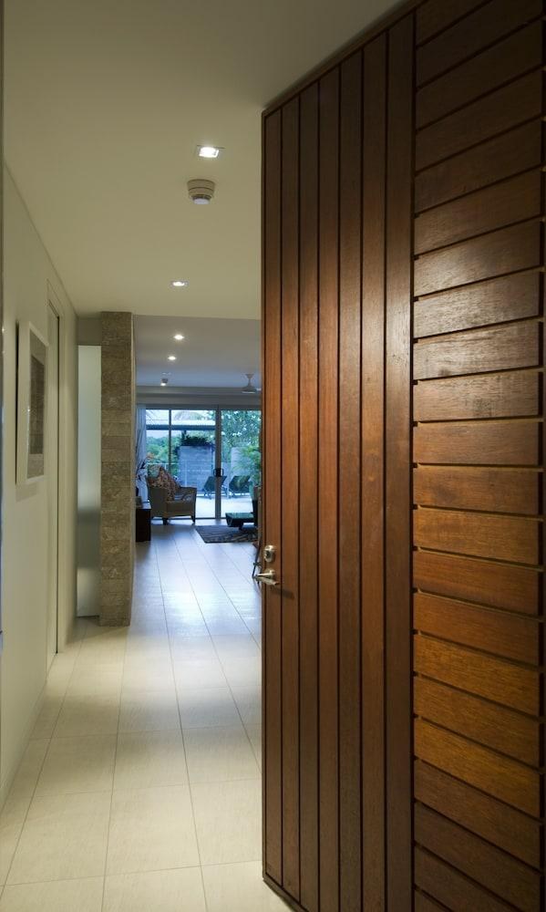 Coconut Grove Apartments Port Douglas photo 4