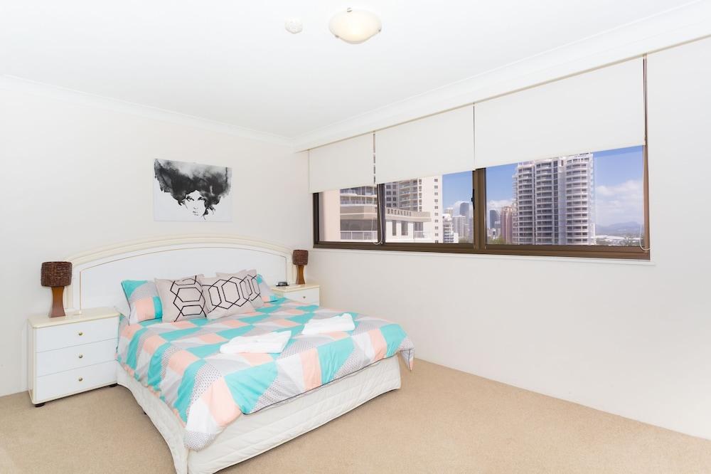 BREAKERS NORTH GOLD COAST APARTMENTS photo 4