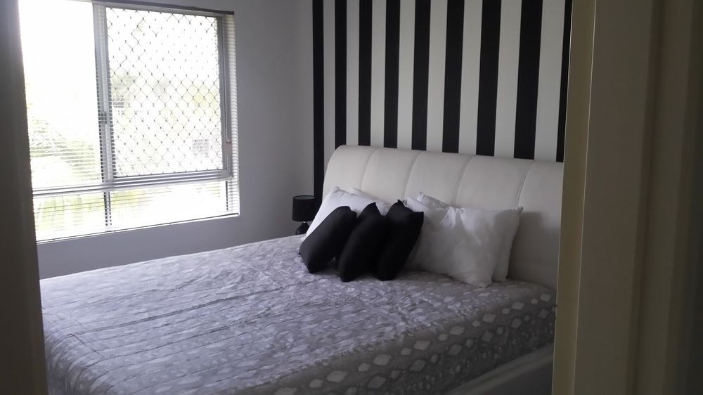 BAY LODGE APARTMENTS