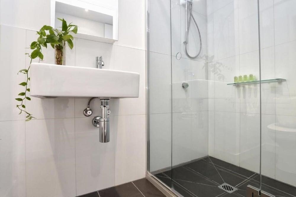 AURA ON FLINDERS APARTMENTS photo 2