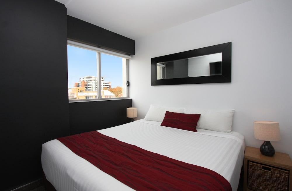 HONEYSUCKLE EXECUTIVE APARTMENTS photo 3