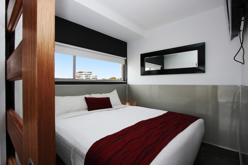 HONEYSUCKLE EXECUTIVE APARTMENTS photo 4