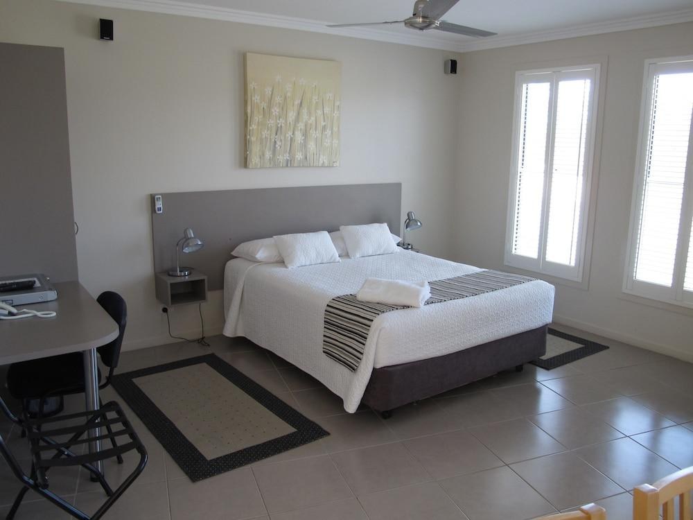 Aston Hill Motor Lodge photo 2