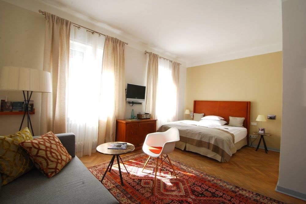 HOTEL AND VILLA AUERSPERG photo 1
