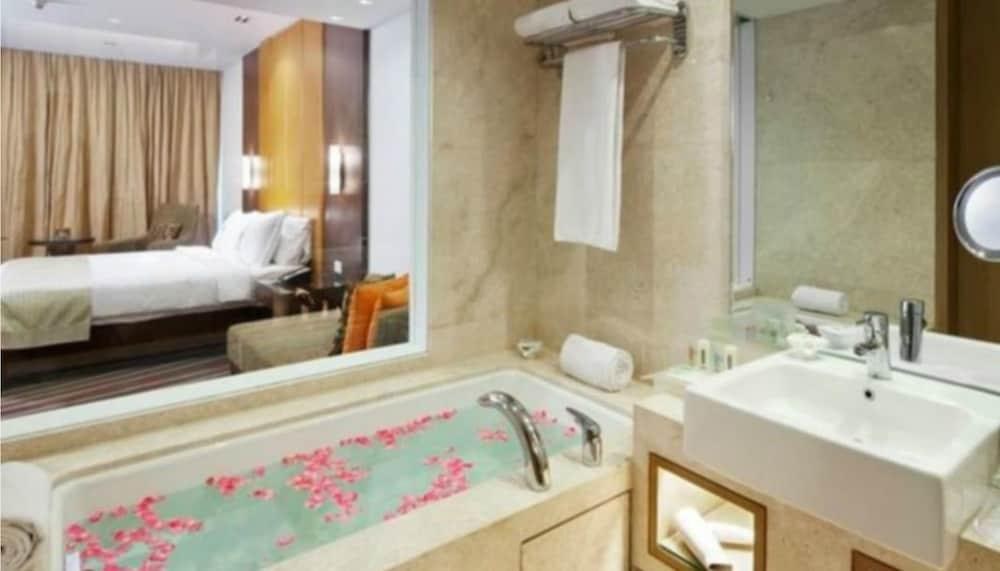 HOLIDAY INN MUMBAI AIRPORT photo 3