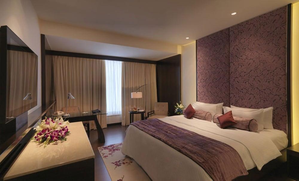 ROYAL ORCHID photo 3