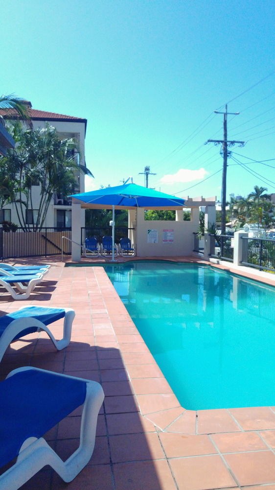 Chevron Palms photo 1