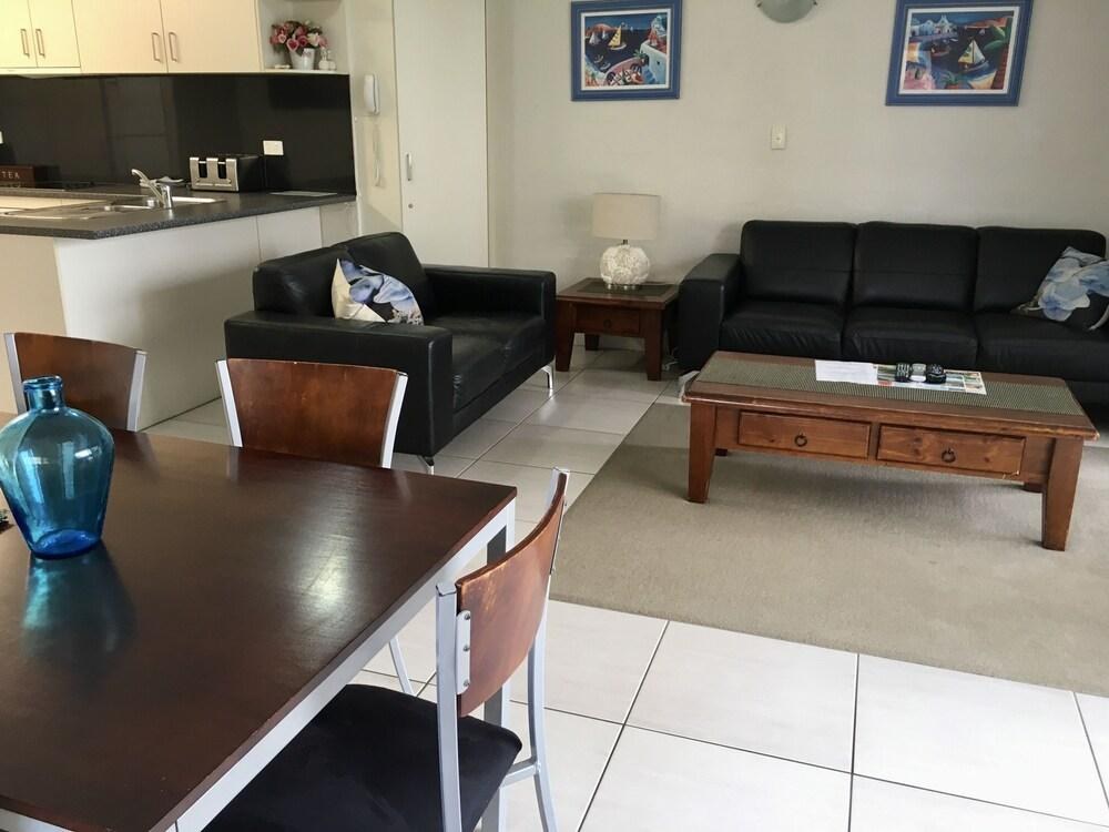BURLEIGH PALMS HOLIDAY APARTMENTS photo 3