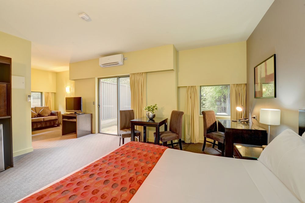 COMFORT INN & SUITES CITY VIEWS