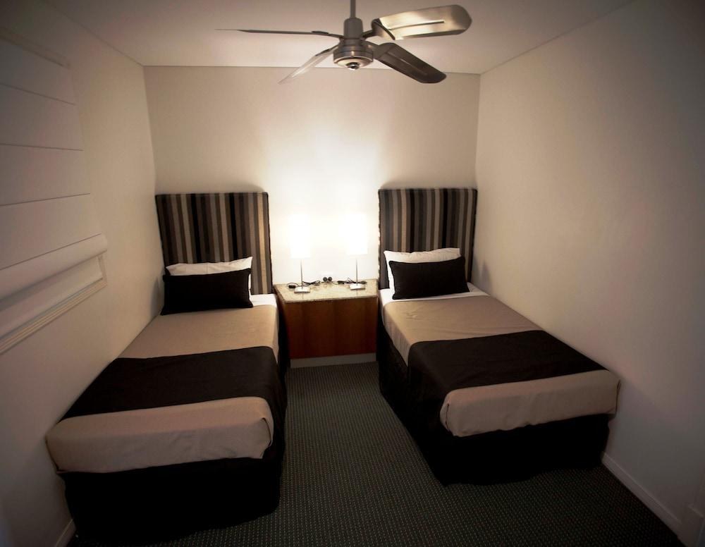 COMFORT INN & SUITES NORTHGATE AIRPORT photo 3